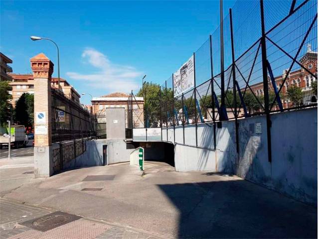 Garaje en Alquiler en Avenida de los Toreros, 45 en Guindalera