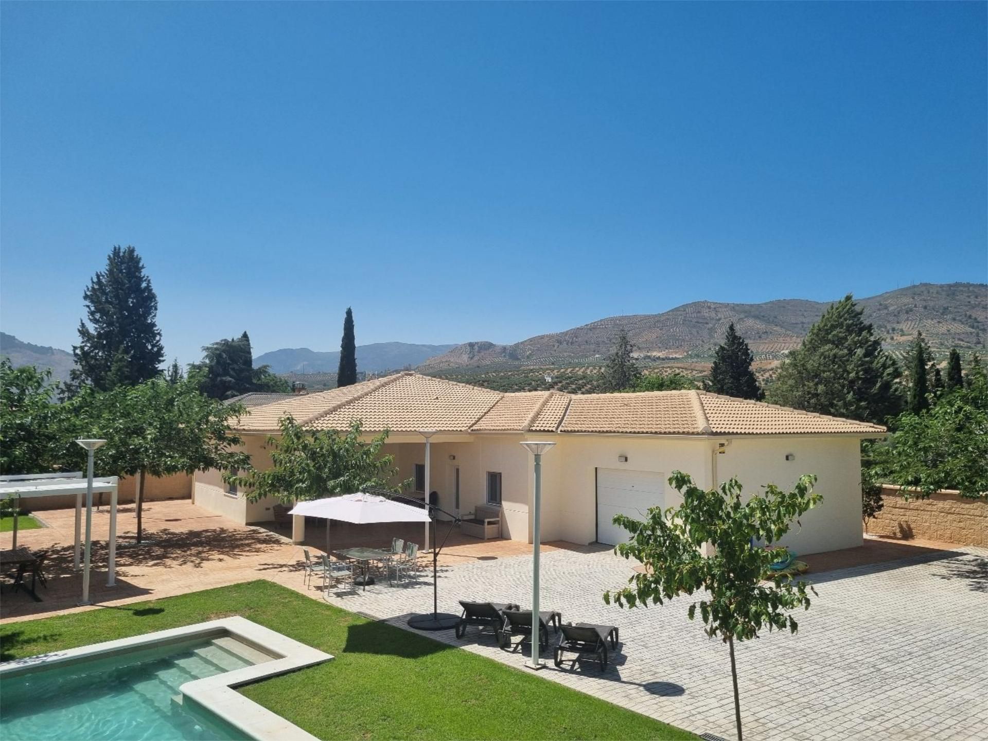 Vista exterior de Casa o xalet en venda en La Guardia de Jaén amb Aire condicionat, Terrassa i Piscina
