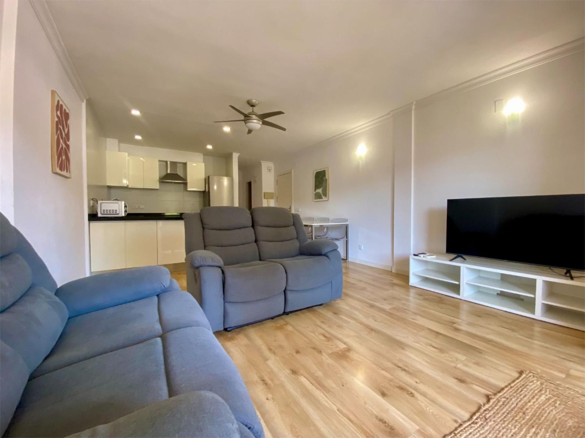 Sala d'estar de Apartament de lloguer en L'Alfàs del Pi amb Aire condicionat, Terrassa i Piscina