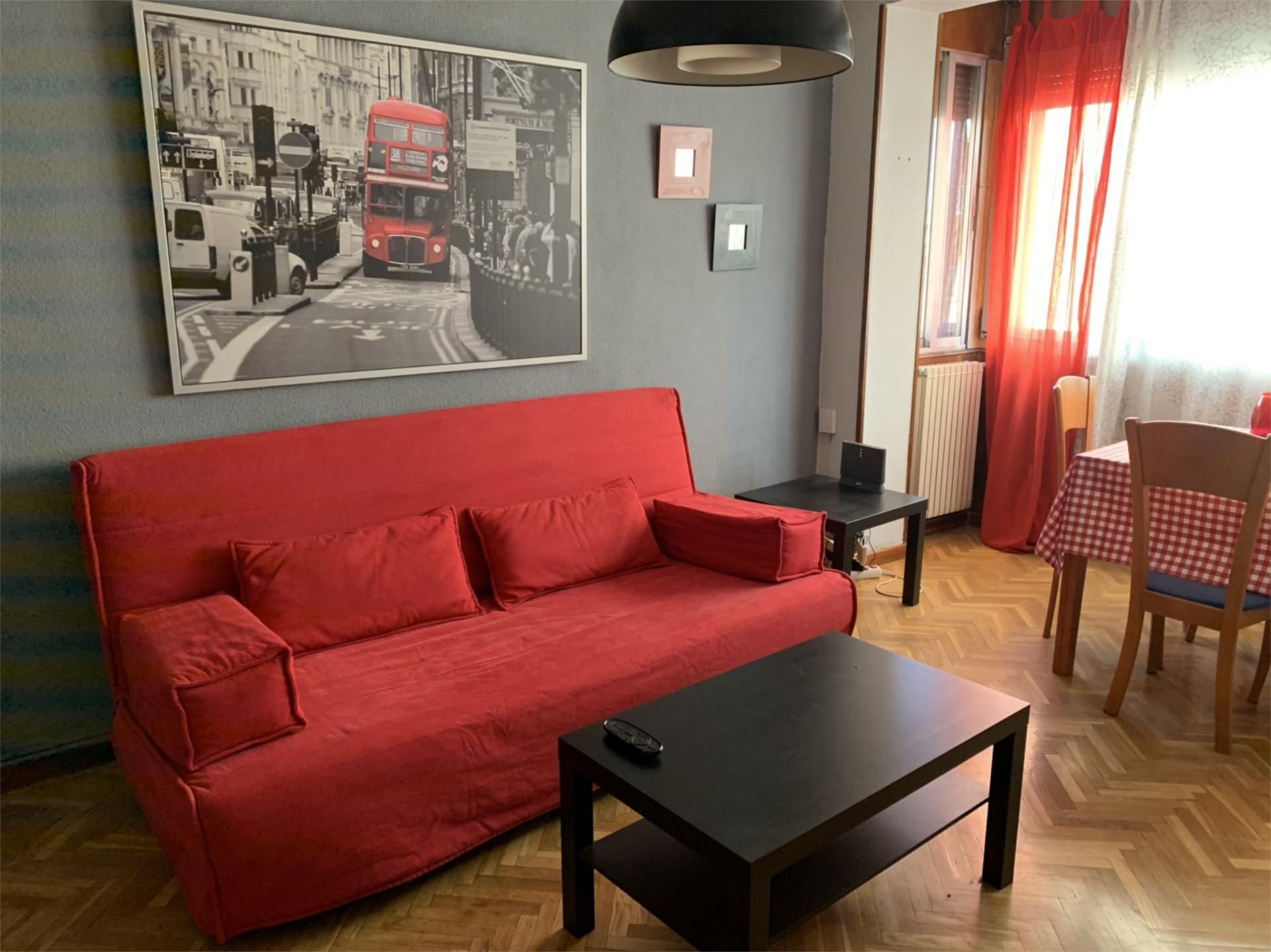 Living room of Flat to share in  Madrid Capital  with Heating, Parquet flooring and Furnished