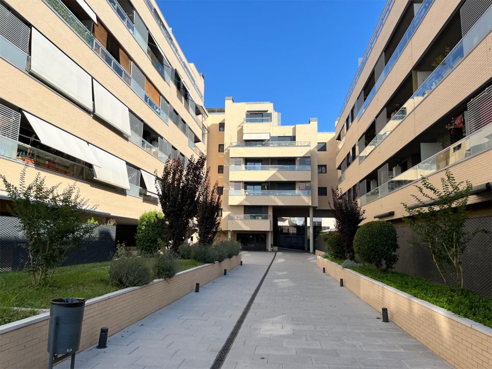Exterior view of Flat to rent in  Madrid Capital  with Air Conditioner, Terrace and Swimming Pool