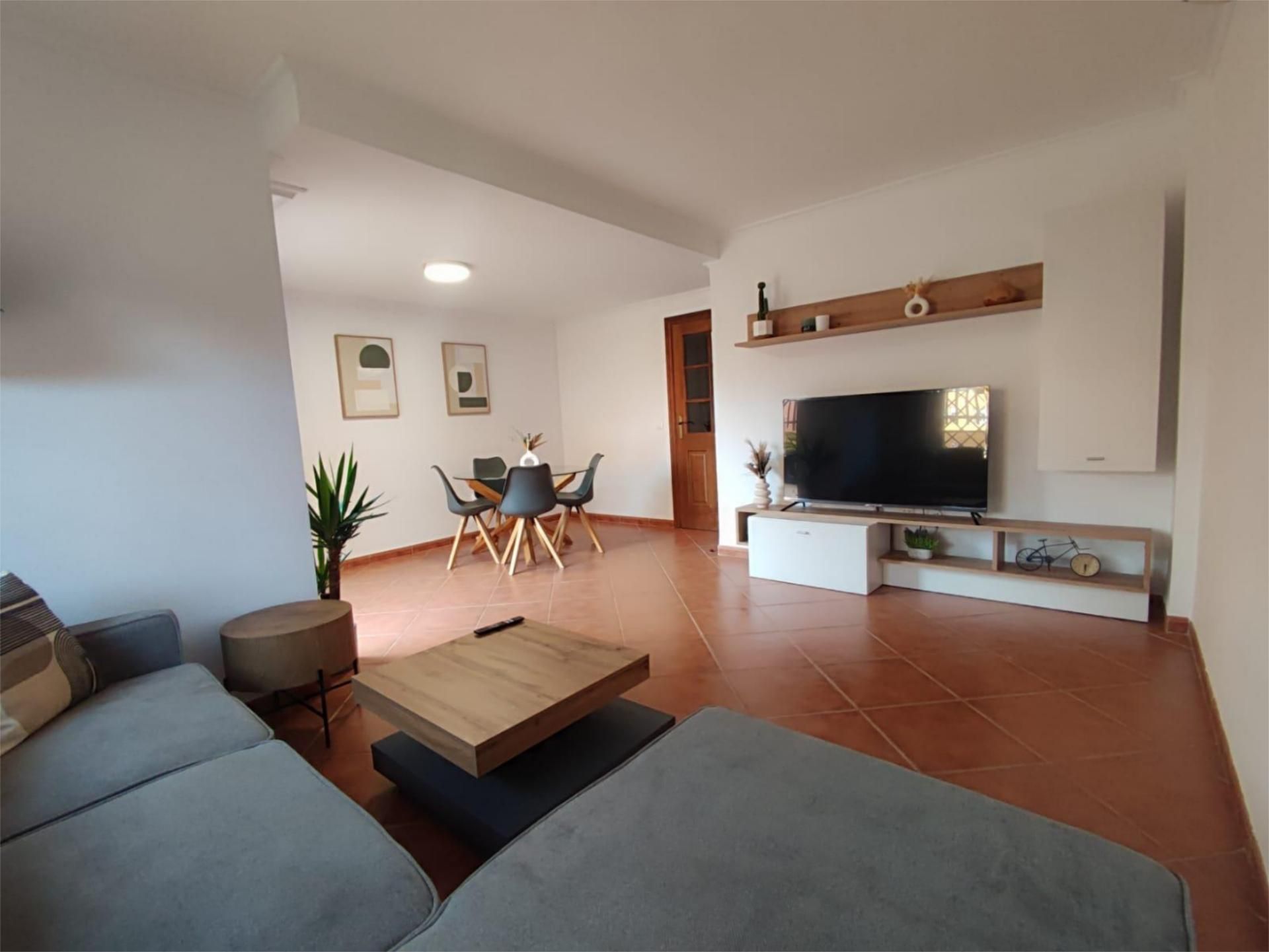 Sala d'estar de Pis de lloguer en Rincón de la Victoria amb Aire condicionat, Calefacció i Jardí privat
