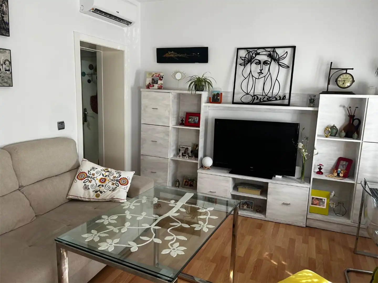 Piso en venta en Avenida Santa Marina, 54, Santa Marina Sala de estar de Piso en venta en Badajoz con Aire acondicionado, Calefacción y Parquet