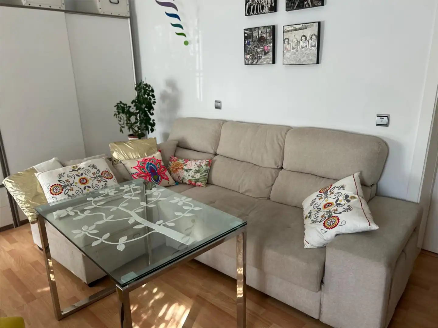 Piso en venta en Avenida Santa Marina, 54, Santa Marina Sala de estar de Piso en venta en Badajoz con Aire acondicionado, Calefacción y Parquet