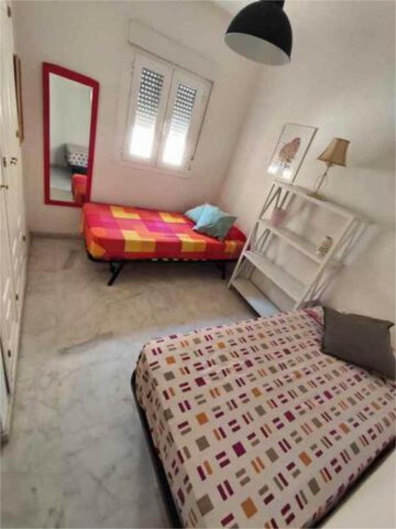 Dormitori de Casa adosada de lloguer en El Puerto de Santa María amb Terrassa i Moblat