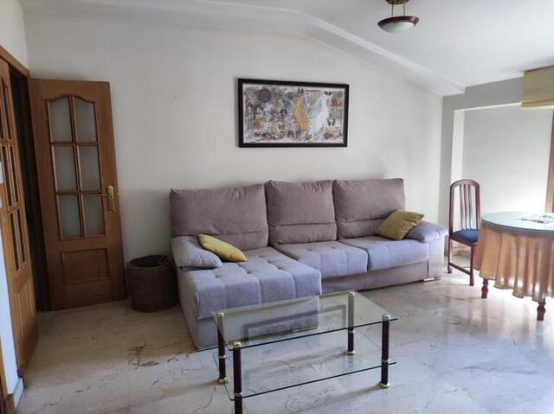 Sala d'estar de Apartament de lloguer en Plasencia amb Calefacció, Terrassa i Moblat