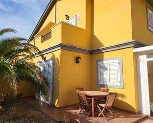 Exterior view of House or chalet for sale in San Bartolomé de Tirajana  with Air Conditioner and Terrace