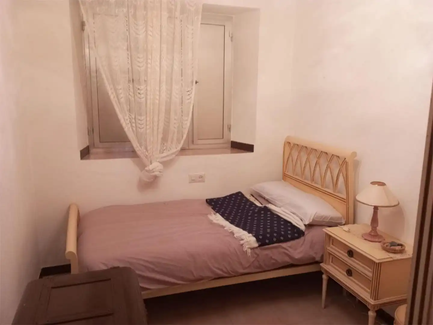 Casa adosada en venta en Calle Colon, 43, El Campillo (Huelva) Habitación de Casa adosada en venta en El Campillo (Huelva) con Terraza y Amueblado
