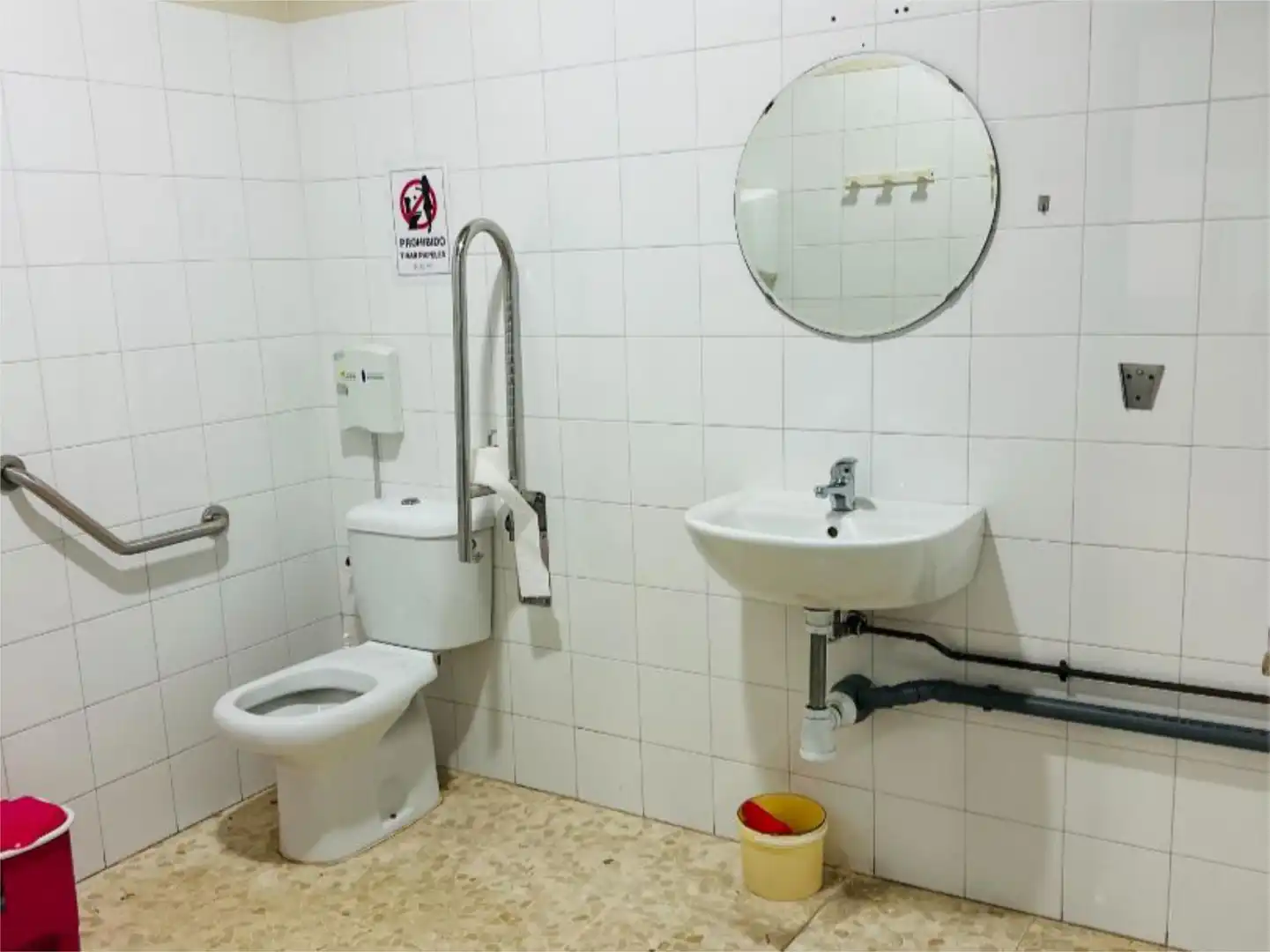Baño de Local de alquiler en Coria del Río con Aire acondicionado y Amueblado