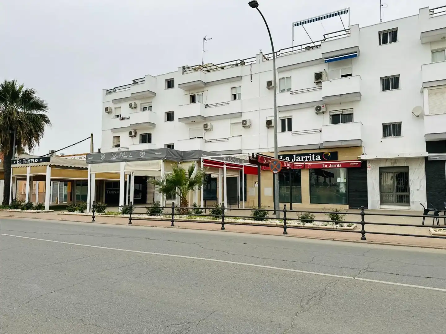 Local de alquiler en Coria del Río con Aire acondicionado y Amueblado