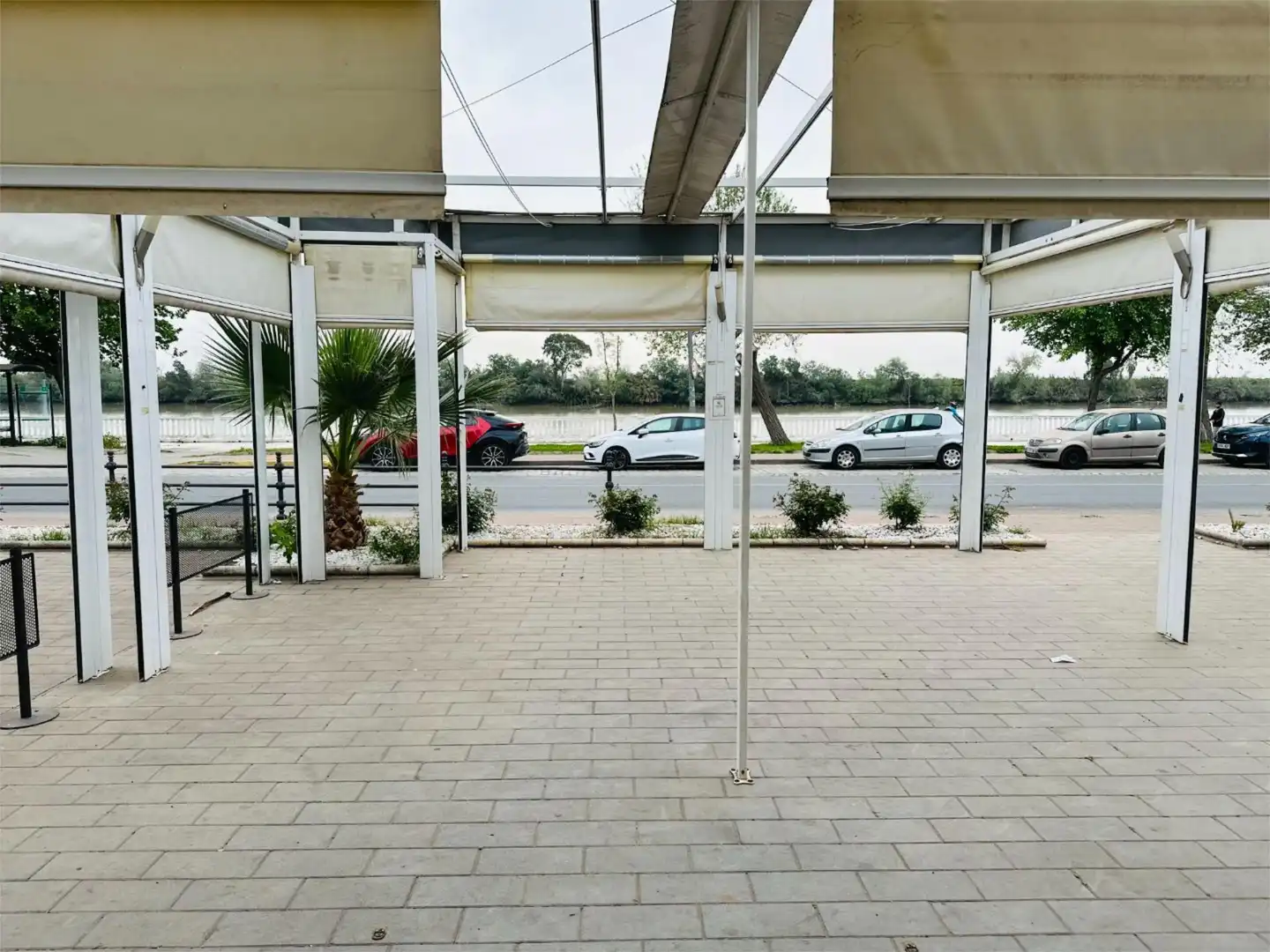 Terraza de Local de alquiler en Coria del Río con Aire acondicionado y Amueblado