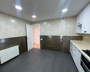 Cuina de Pis de lloguer en  Barcelona Capital amb Aire condicionat i Terrassa