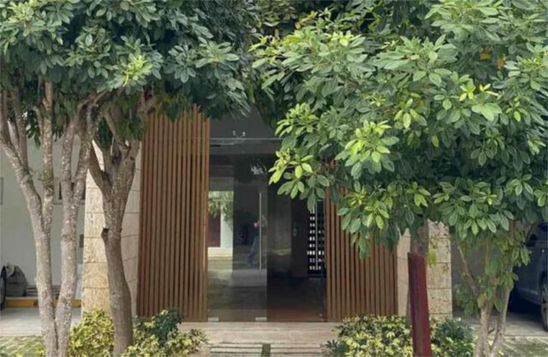 Exterior view of Single-family semi-detached for sale in  Madrid Capital  with Heating, Private garden and Terrace
