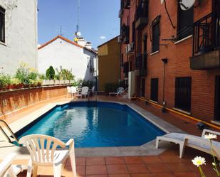 Piscina de Pis per a compartir en  Madrid Capital amb Calefacció, Jardí privat i Terrassa