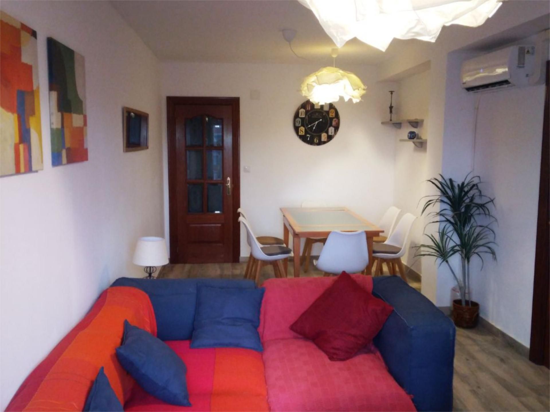 Living room of Flat to rent in  Granada Capital  with Air Conditioner, Furnished and Balcony