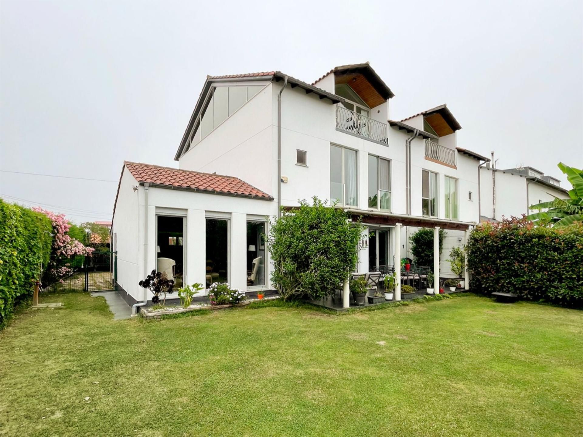 Exterior view of Flat for sale in Muros de Nalón  with Air Conditioner, Heating and Private garden