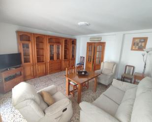 Sala d'estar de Pis per a compartir en Ronda amb Moblat i Balcó