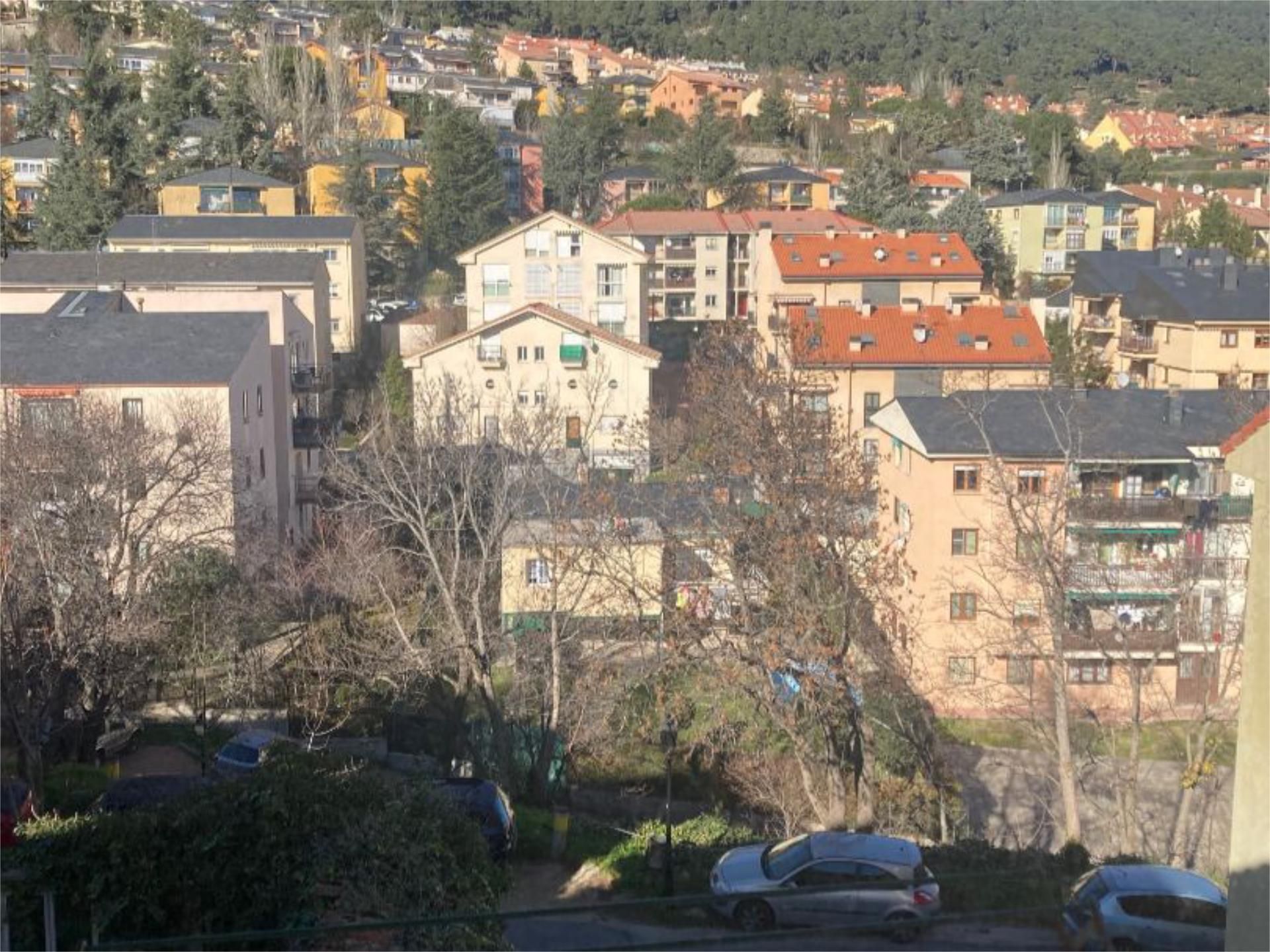 Vista exterior de Dúplex de lloguer en San Lorenzo de El Escorial amb Calefacció, Parquet i Moblat