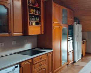 Cuina de Casa o xalet en venda en Santa María Rivarredonda amb Calefacció, Traster i Moblat