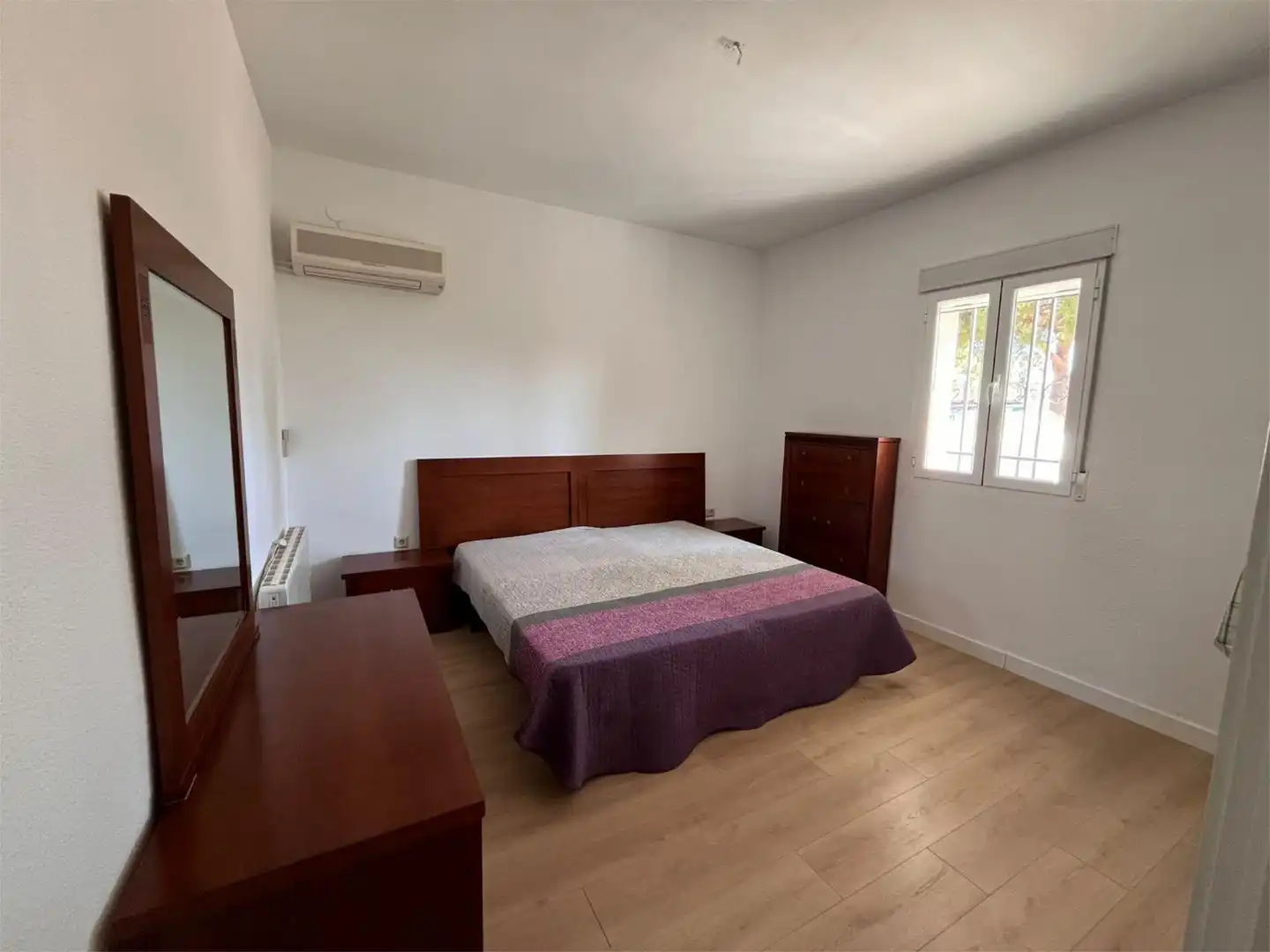 Schlafzimmer von Wohnung zum Verkauf in Baeza mit Klimaanlage, Terrasse und Schwimmbad