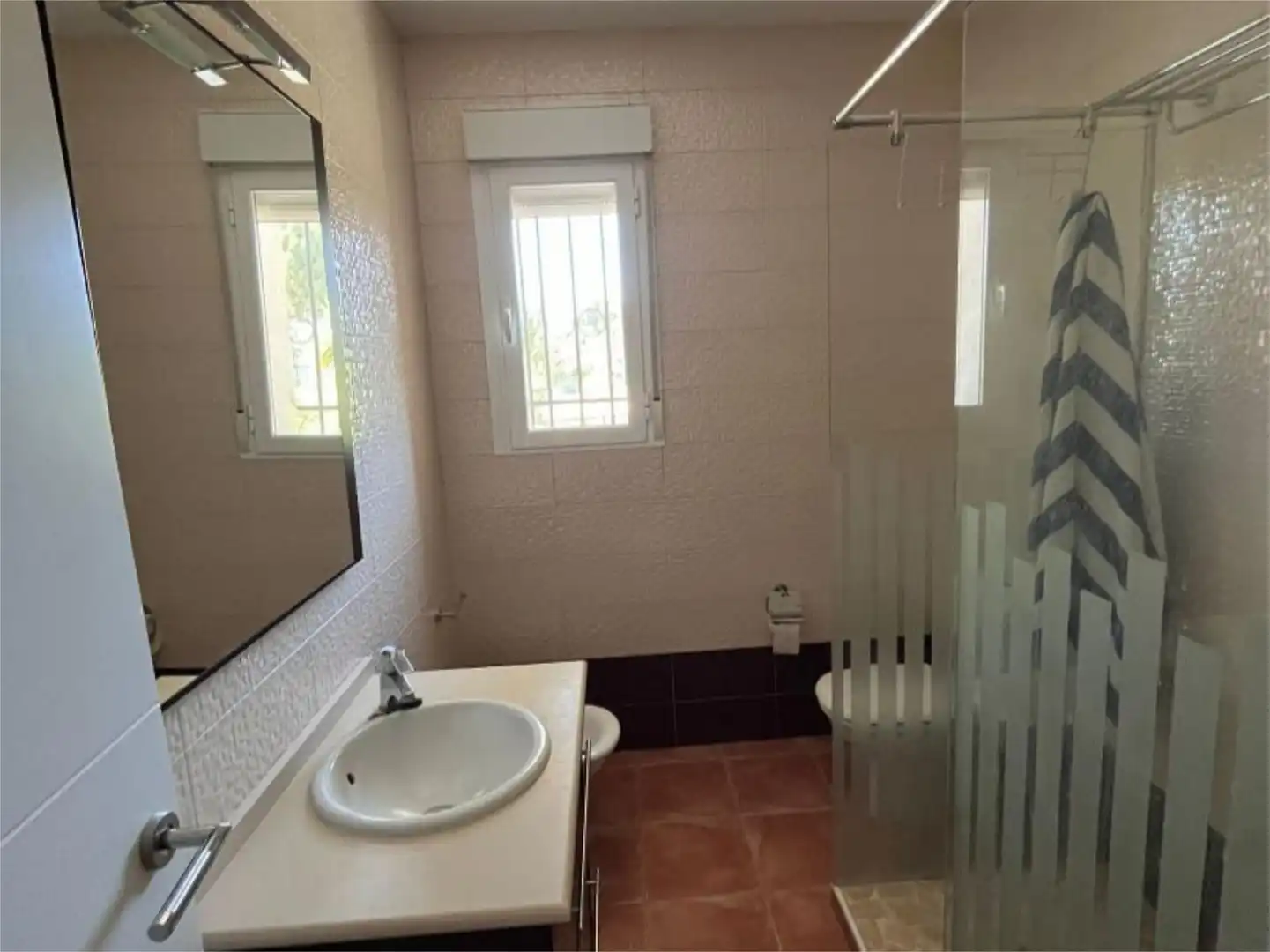Badezimmer von Wohnung zum Verkauf in Baeza mit Klimaanlage, Terrasse und Schwimmbad