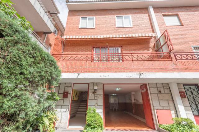 Casa adosada en Venta en Calle de San Gregorio, 261 en Casa Amarilla