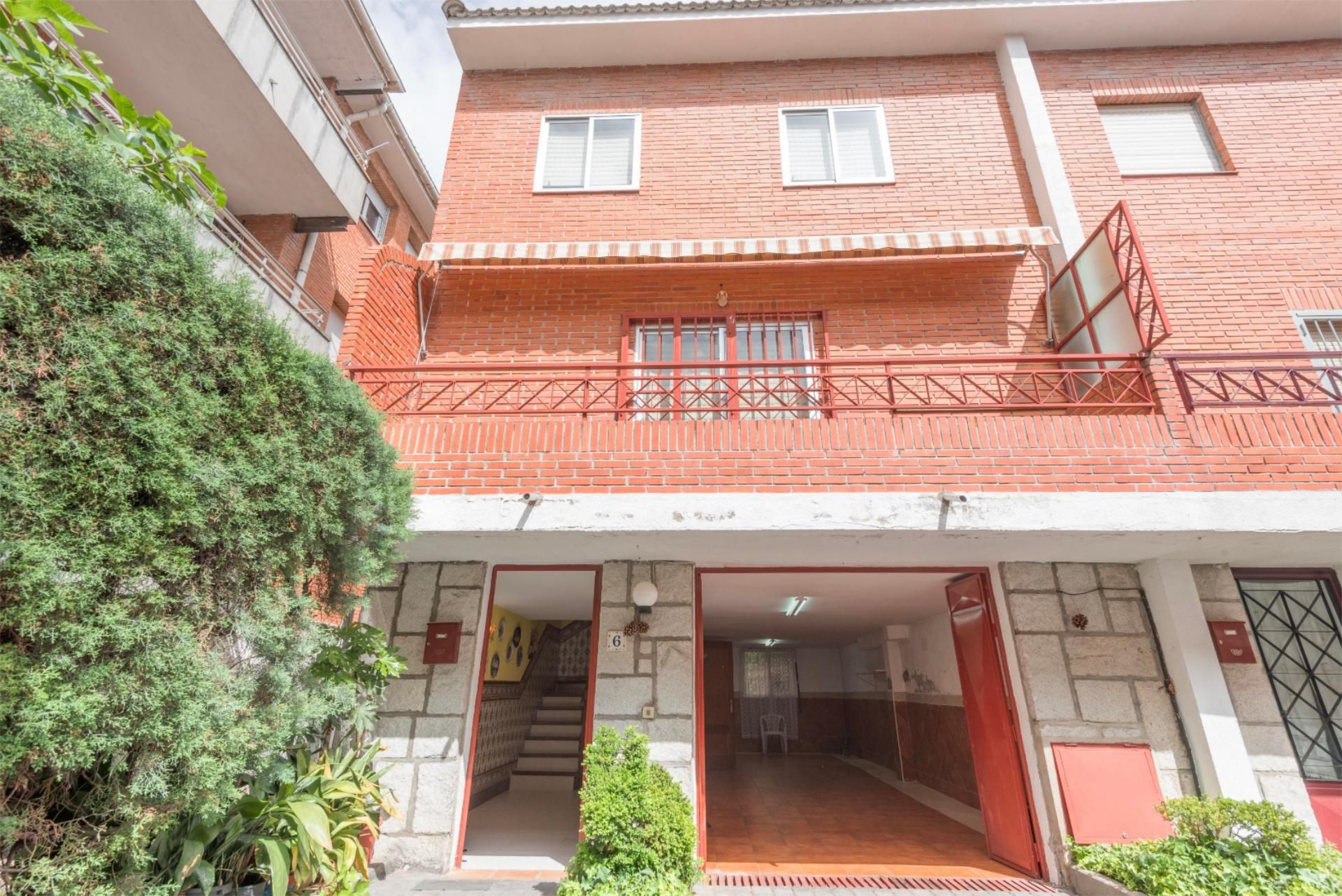 Exterior view of Single-family semi-detached for sale in Galapagar  with Terrace and Balcony