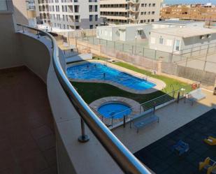 Piscina de Pis de lloguer en Roquetas de Mar amb Terrassa i Piscina
