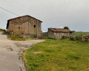 Vista exterior de Casa o xalet en venda en Valdeprado del Río amb Jardí privat