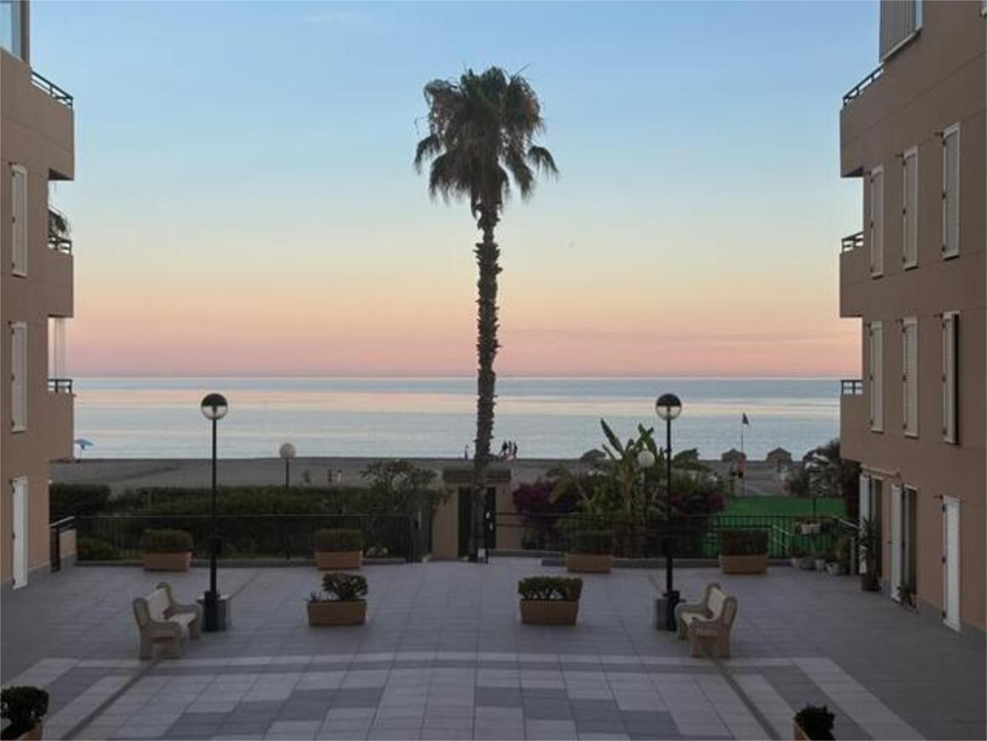 Vista exterior de Apartament de lloguer en Vélez-Málaga amb Jardí privat, Terrassa i Piscina