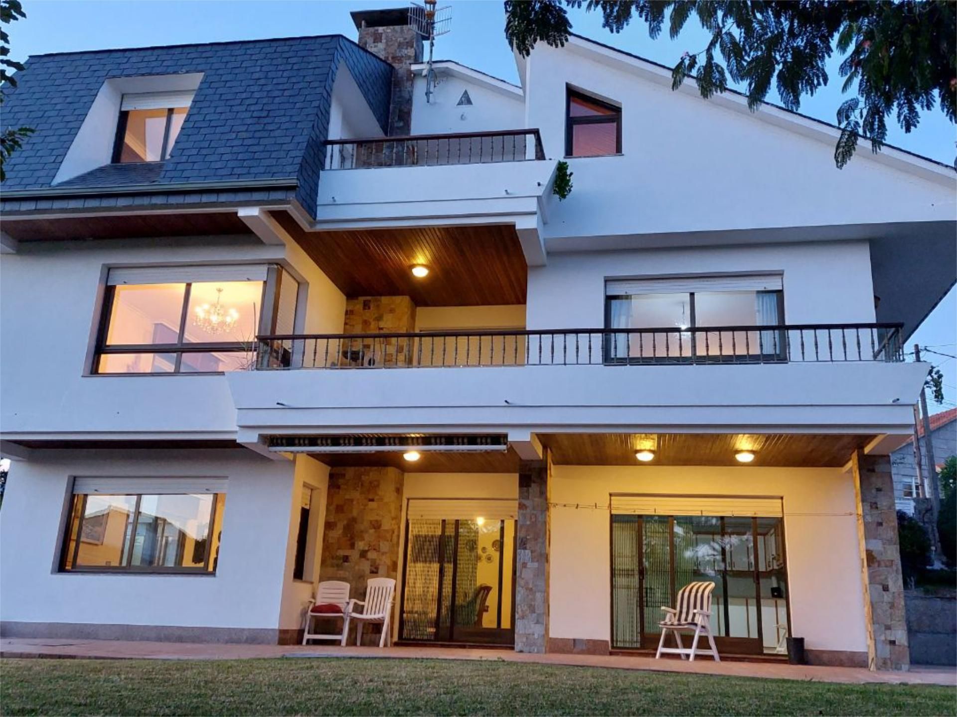 Vista exterior de Casa o xalet en venda en Nigrán amb Terrassa i Balcó