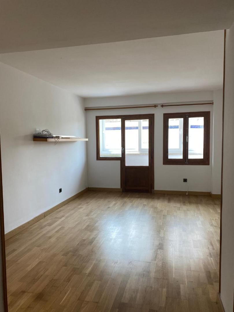 Bedroom of Flat to rent in  Zaragoza Capital  with Air Conditioner, Parquet flooring and Oven