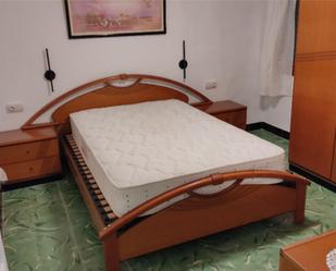 Schlafzimmer von Einfamilien-Reihenhaus miete in Puiggròs mit Heizung, Abstellraum und Möbliert