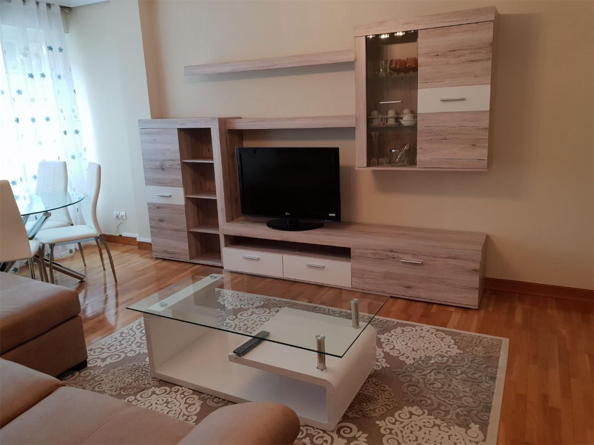 Sala d'estar de Pis de lloguer en Santander amb Calefacció, Parquet i Moblat