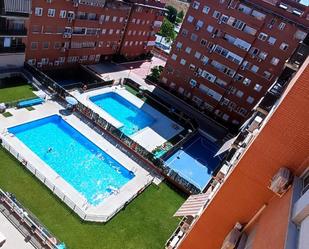 Swimming pool of Flat for sale in  Madrid Capital  with Air Conditioner, Heating and Private garden