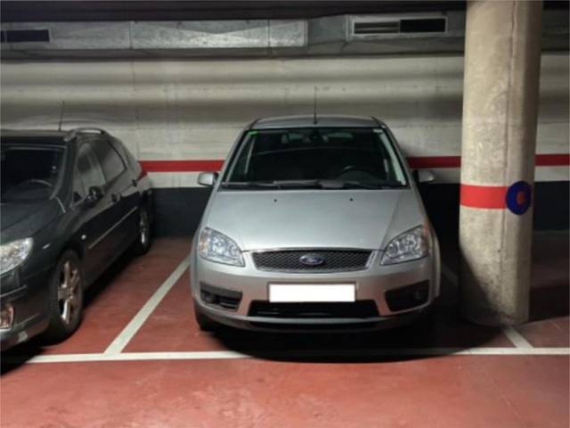 Garaje en Alquiler en Carrer de Joan Miró, 26 en La Vila Olímpica del Poblenou