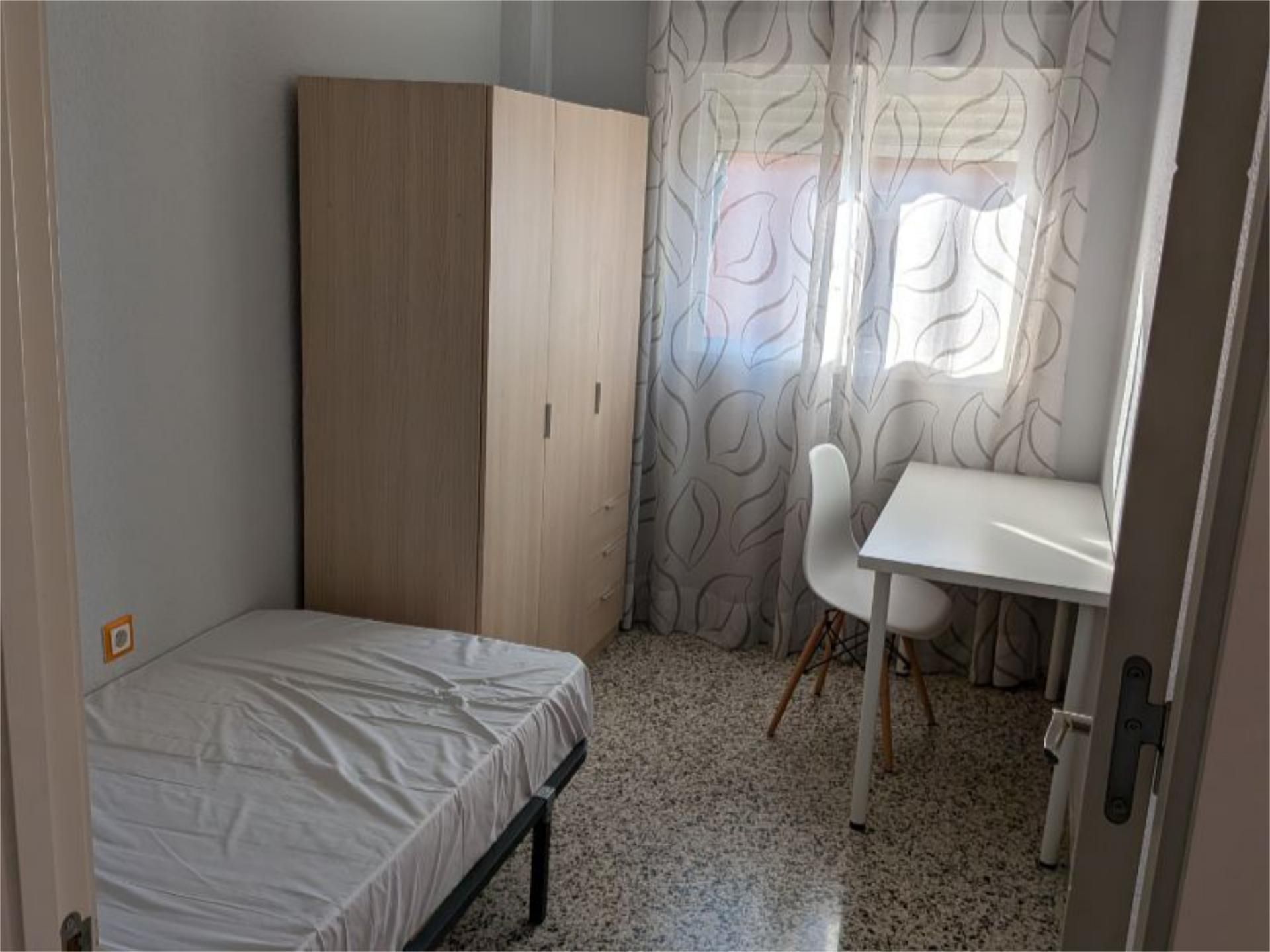 Dormitori de Pis per a compartir en  Granada Capital amb Aire condicionat, Calefacció i Terrassa
