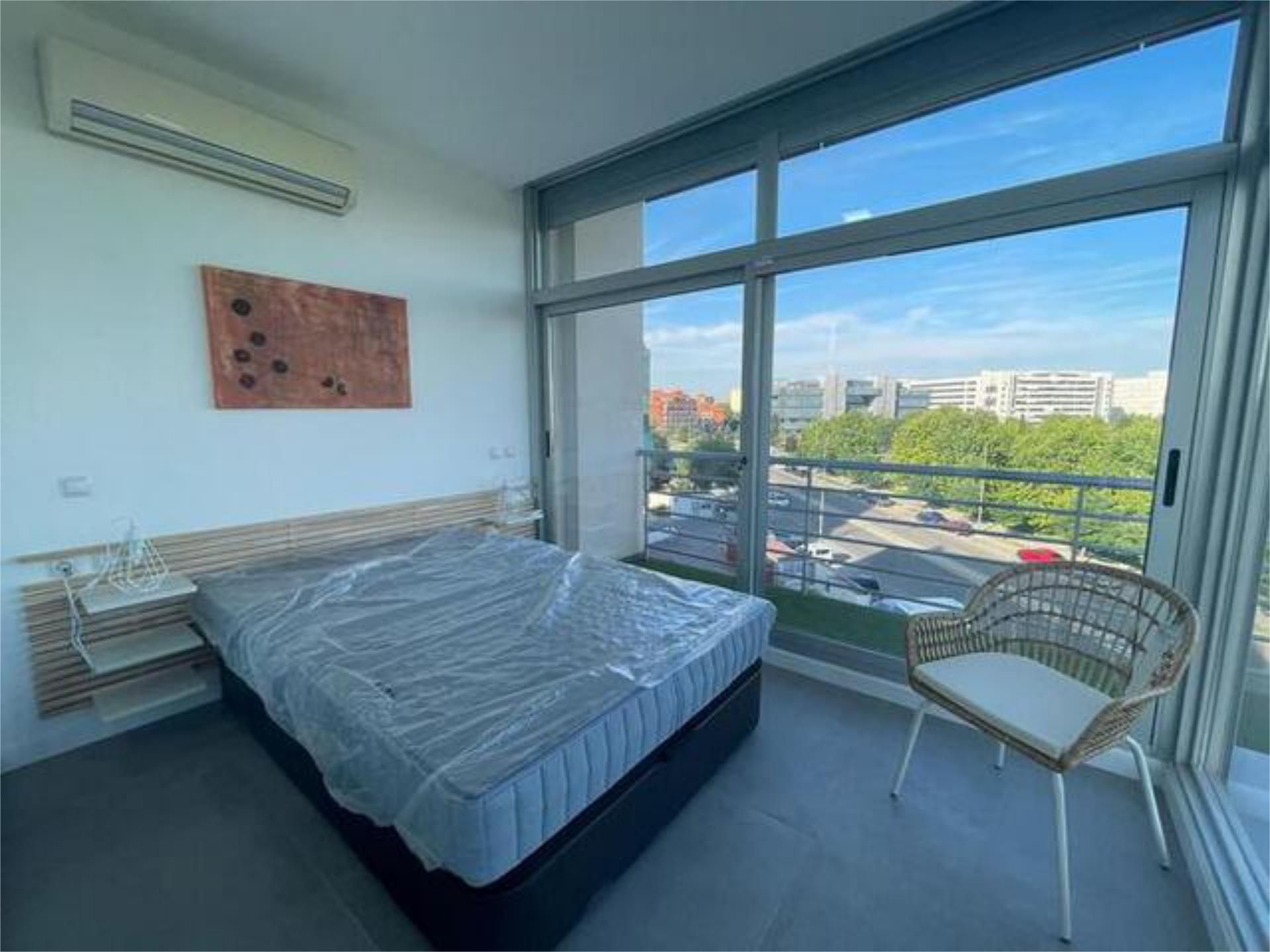 Habitación de Piso en venta en  Madrid Capital con Calefacción, Jardín privado y Terraza