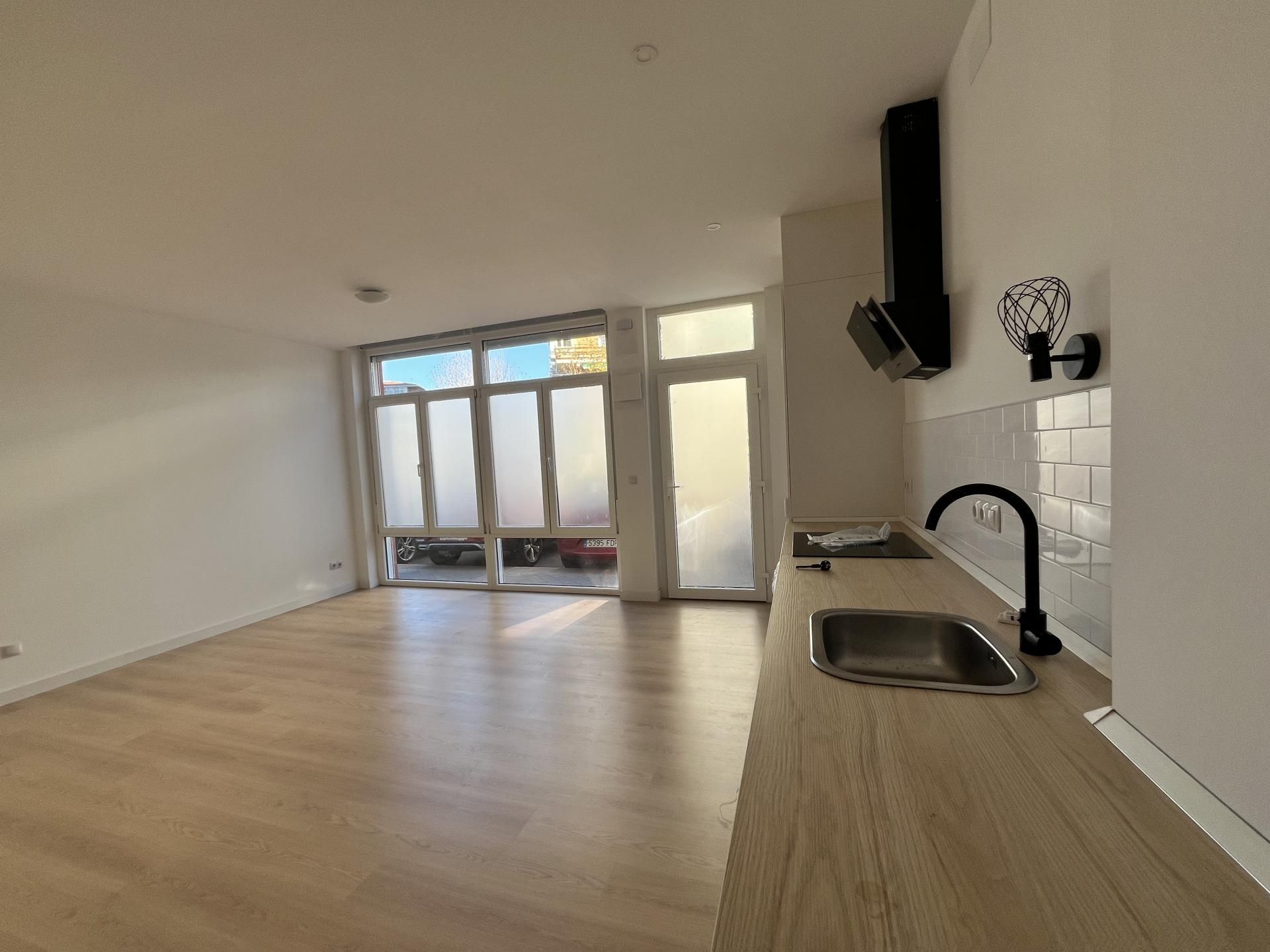 Exterior view of Flat for sale in  Madrid Capital  with Storage room and Furnished