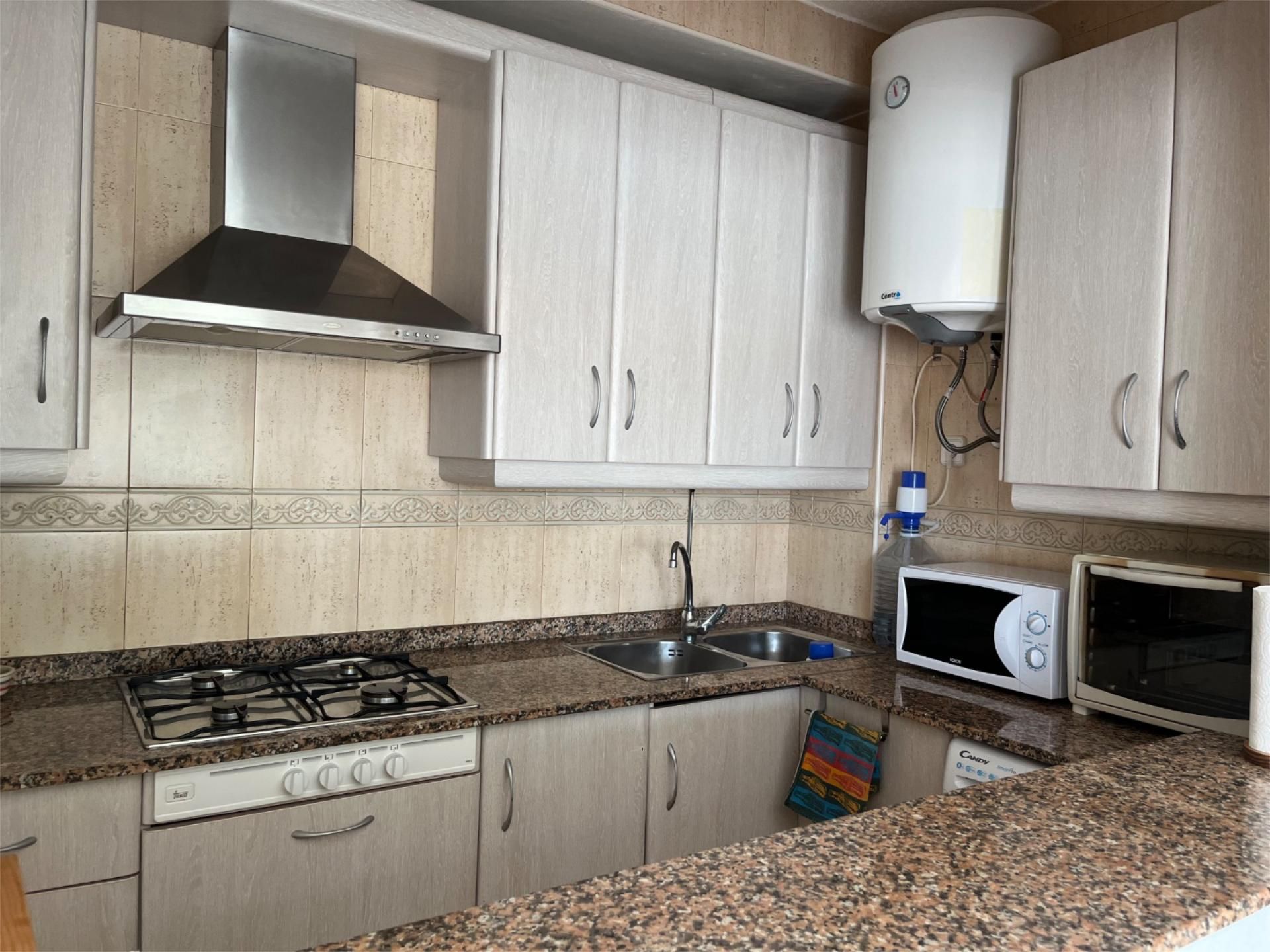 Cuina de Apartament de lloguer en San Javier amb Balcó