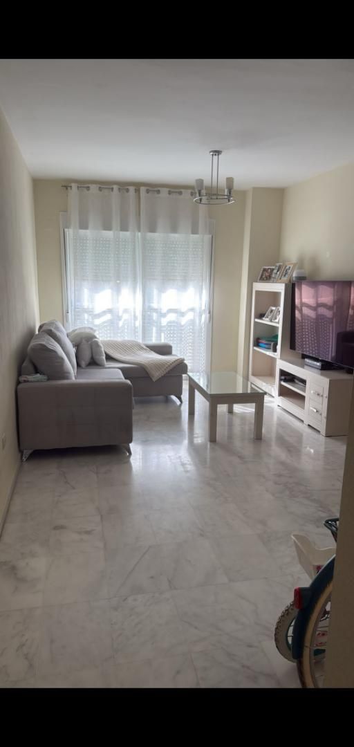 Living room of Flat for sale in  Sevilla Capital  with Air Conditioner, Heating and Private garden