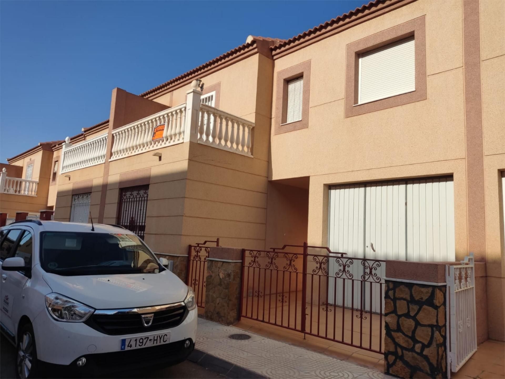 Vista exterior de Pis en venda en Roquetas de Mar amb Moblat i Balcó