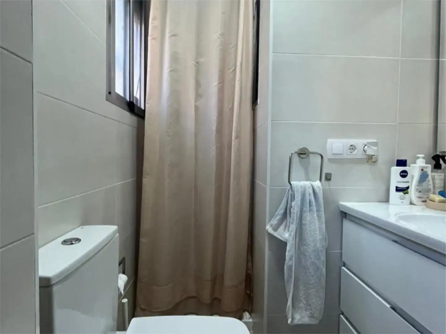 Piso de alquiler en Calle Manuel Rodríguez Buzón, 2, Tiro de Línea Baño de Piso de alquiler en Sevilla con Aire acondicionado, Calefacción y Amueblado