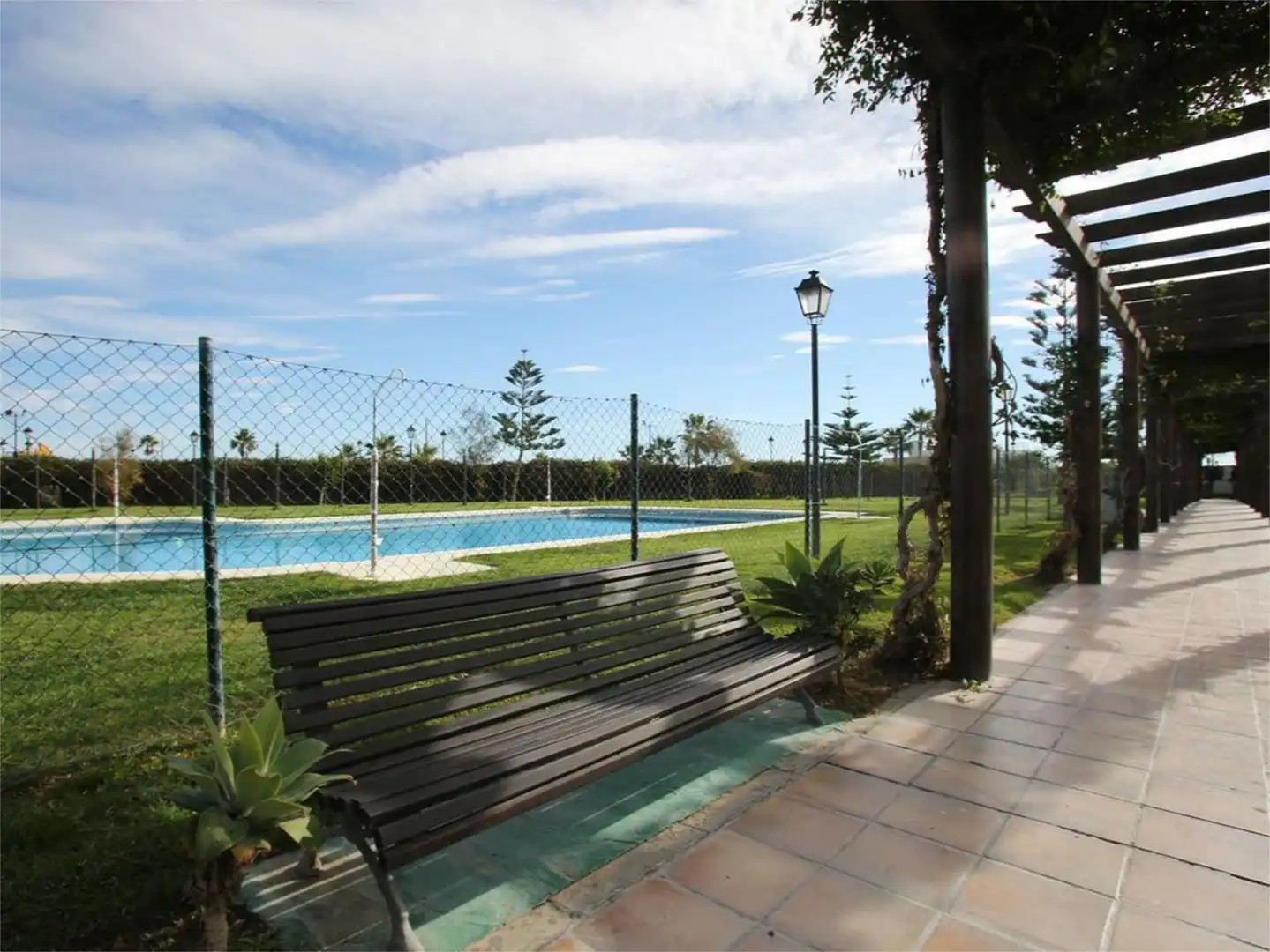 Piso de alquiler en Calle la Noria, 3, San Luis de Sabinillas Piscina de Piso de alquiler en Manilva con Aire acondicionado, Jardín privado y Terraza