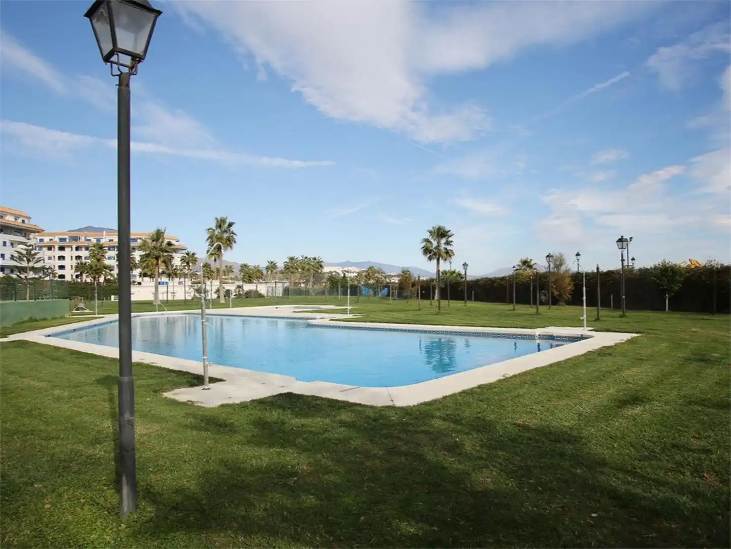 Piso de alquiler en Calle la Noria, 3, San Luis de Sabinillas Piscina de Piso de alquiler en Manilva con Aire acondicionado, Jardín privado y Terraza