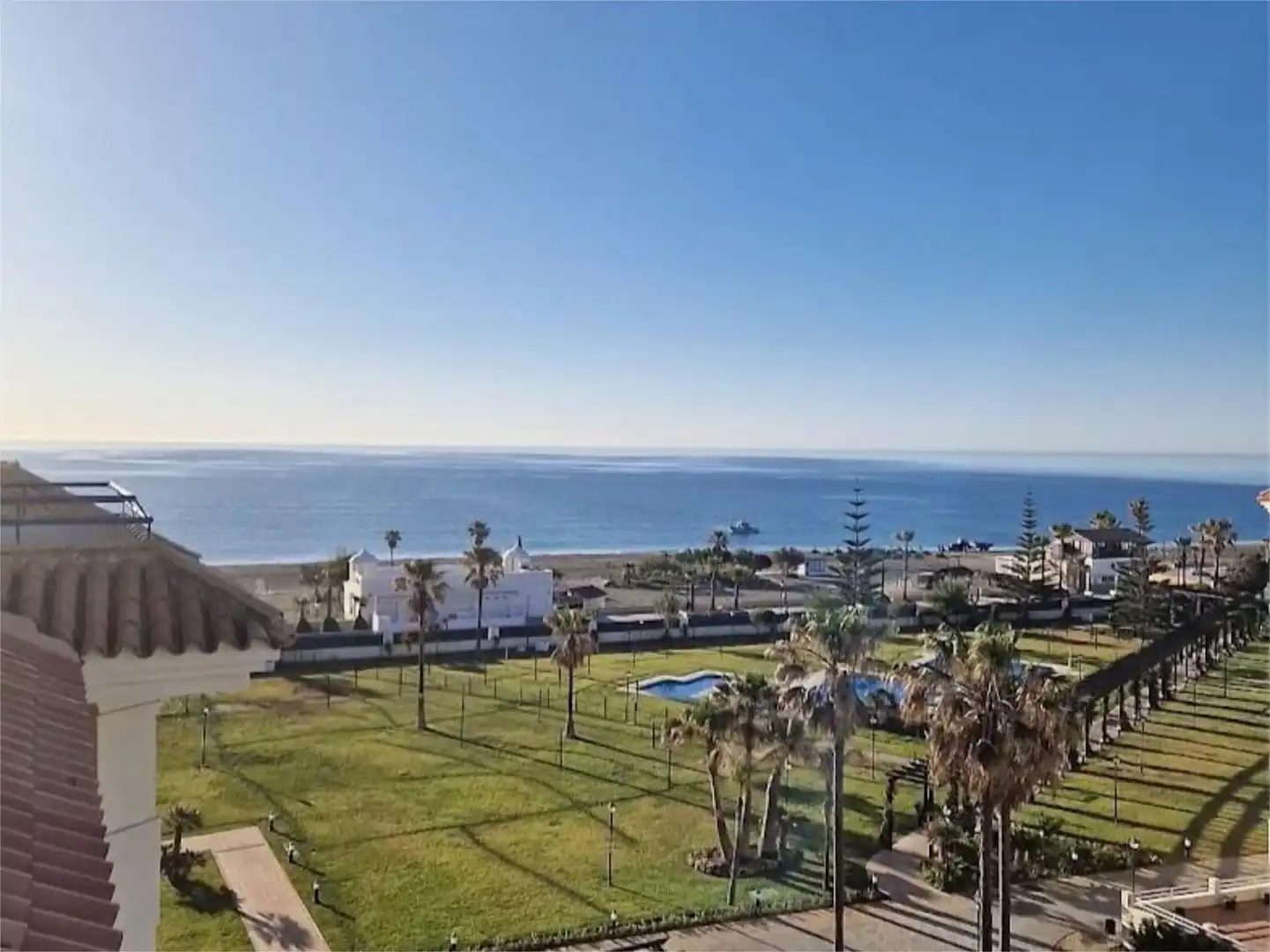 Piso de alquiler en Calle la Noria, 3, San Luis de Sabinillas Vista exterior de Piso de alquiler en Manilva con Aire acondicionado, Jardín privado y Terraza