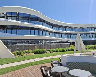 Vista exterior de Pis en venda en Pozuelo de Alarcón amb Aire condicionat, Calefacció i Jardí privat
