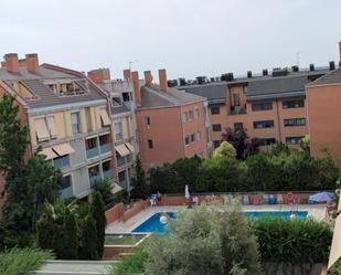 Swimming pool of Flat to rent in  Madrid Capital  with Air Conditioner, Heating and Parquet flooring