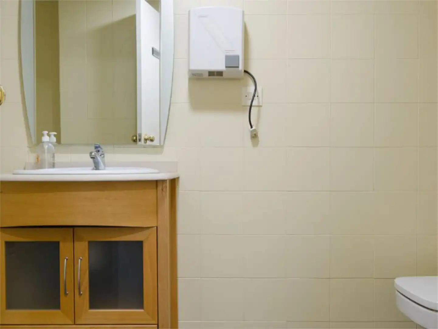 Flat for sale in Plaza Clave, 12, Casco Histórico Bathroom of Flat for sale in Castellón de la Plana / Castelló de la Plana with Air Conditioner and Terrace