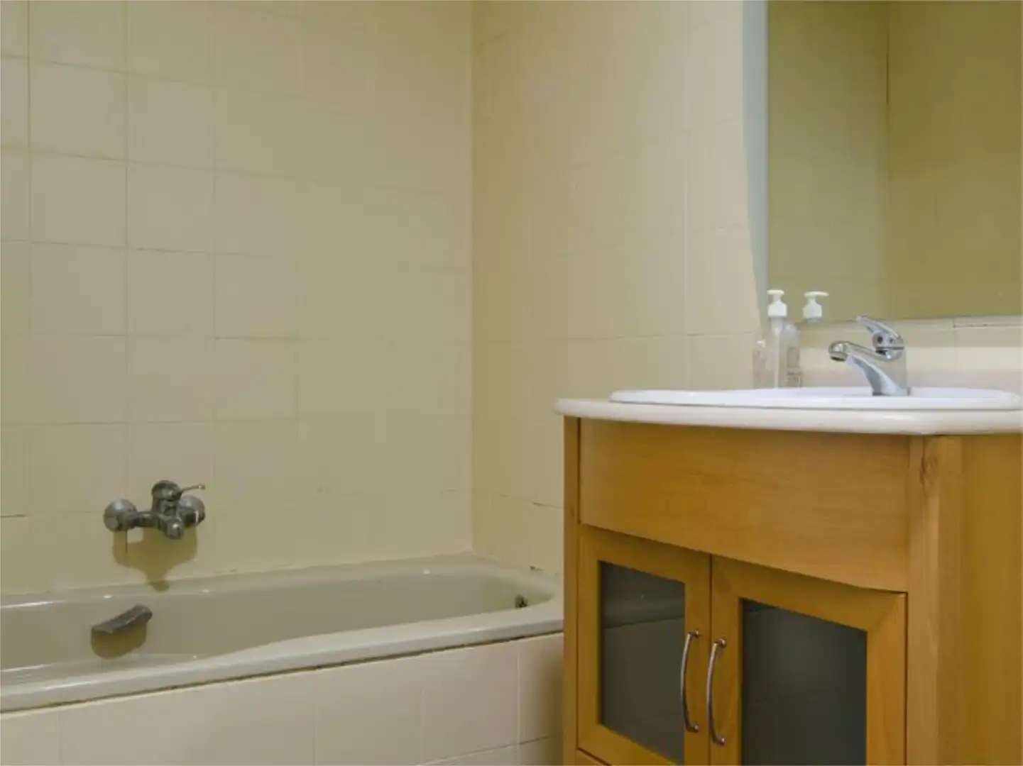Flat for sale in Plaza Clave, 12, Casco Histórico Bathroom of Flat for sale in Castellón de la Plana / Castelló de la Plana with Air Conditioner and Terrace